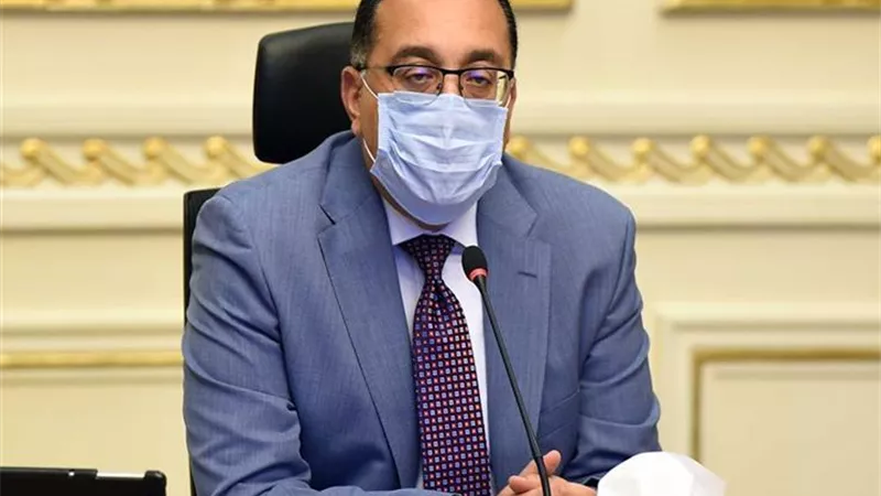الحكومة تعلن المحال المستثناة من مواعيد الغلق الجديدة.. وتكشف حقيقة إغلاق الأندية ومراكز الشباب بسبب كورونا