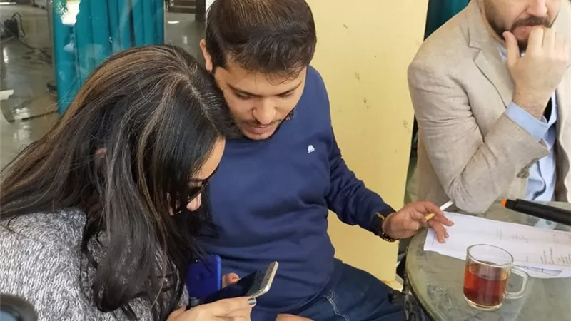 رضا مندور ينتهي من تسجيل أغنية فاكر