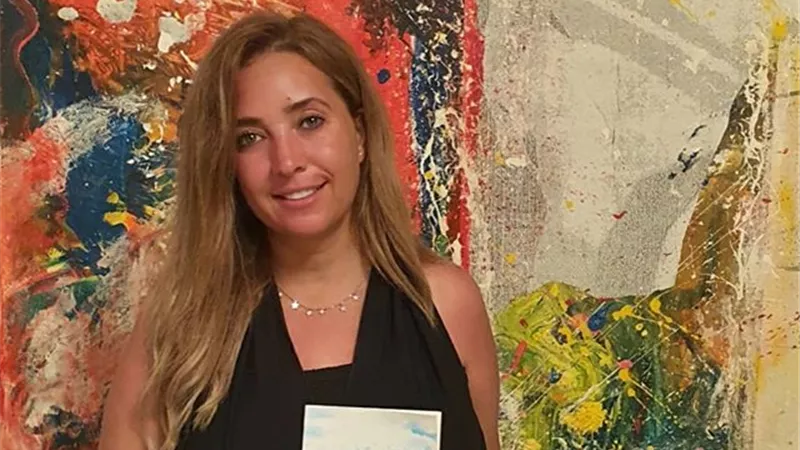 الشاعرة سالى روحي تعلن إطلاق كتابها الثاني THERE بمكتبات العالم