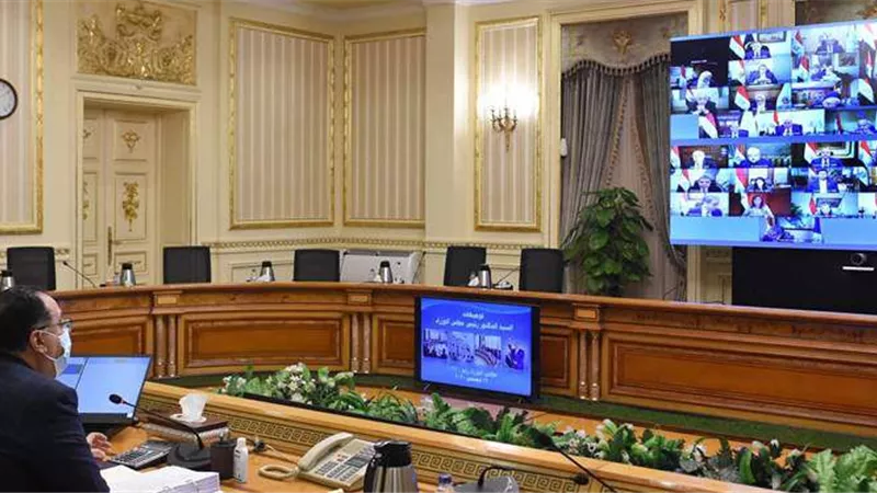 لمواجهة كورونا .. تعليمات جديدة من رئيس الوزراء بشأن أيام حضور الموظفين