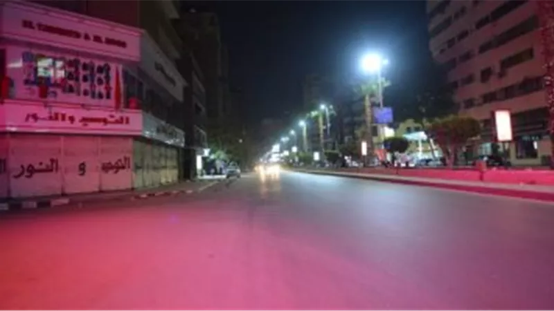 حظر كلي أم جزئي.. الحكومة توجه رسالة هامة للمواطنين بشأن كورونا | فيديو