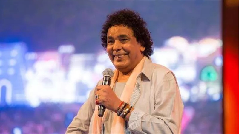 ادعوا له .. نقل الفنان محمد منير للمستشفى بعد تعرضه لوعكة صحية 