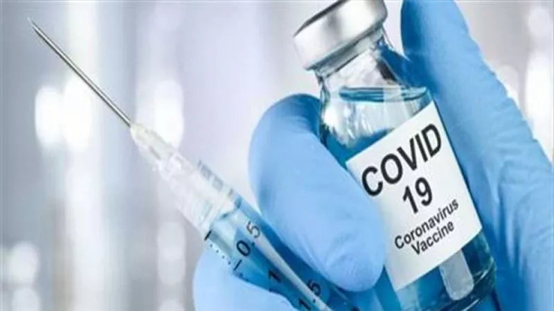ظهور أعراض غير متوقعة.. مسئول أمريكي يكشف مفاجأة لدى بعض متلقي لقاح فايزر