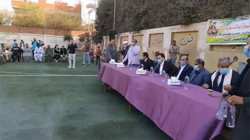 عضو بالشيوخ يكرم 140 طالبا وطالبة فازوا فى مسابقة تعليمية بالصف جنوب الجيزة | صور