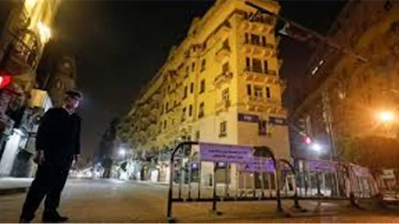 حظر وتعطيل وتأجيل.. 15 إجراء قد تتخذها الحكومة بعد طفرة إصابات كورونا