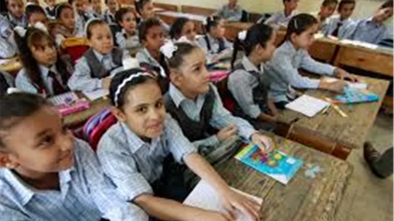 بعد تزايد حالات كورونا .. مصدر بالتعليم يكشف حقيقة وقف الدراسة
