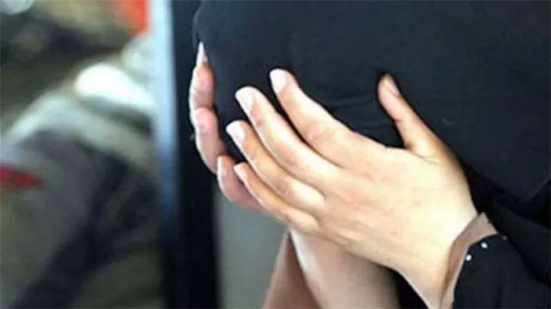 مسمعتش كلامه .. سائق يغتصب طالبة وينشر فيديو إباحيا لها