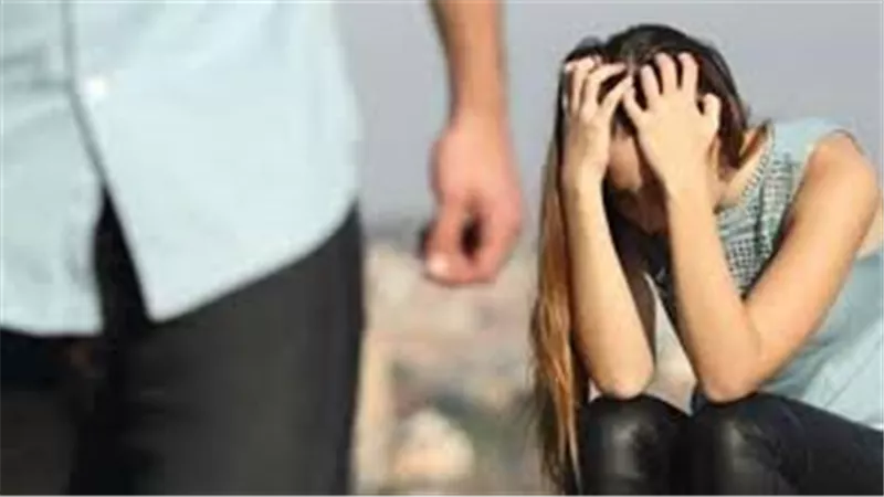 أنجبت من عشيقها ورمت طفلتها في الشارع .. حكاية سيدة خلعت زوجها العقيم 