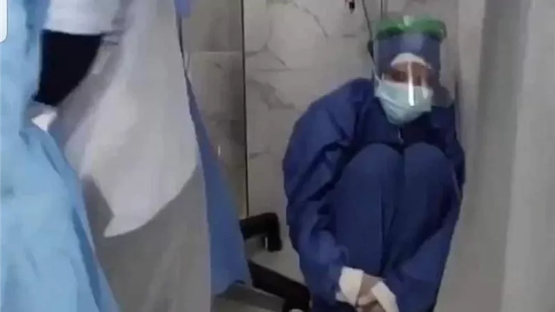 مشاهد صادمة ..الحقيقة الكاملة عن وفاة مصابي كورونا داخل مستشفى الحسينية | فيديو