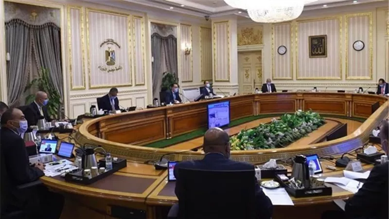 بيان عاجل من الحكومة بشأن فرض غرامة 10 آلاف جنيه لمن يمتنع عن التطعيم بلقاح كورونا 