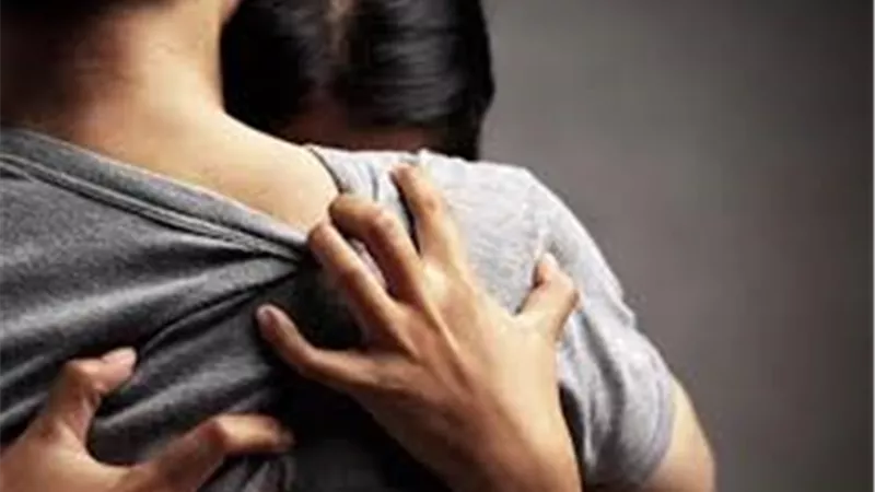 اعترفت له بخيانتها وابنه مش من صلبه.. حكاية زوج عذب زوجته عارية حتى الموت