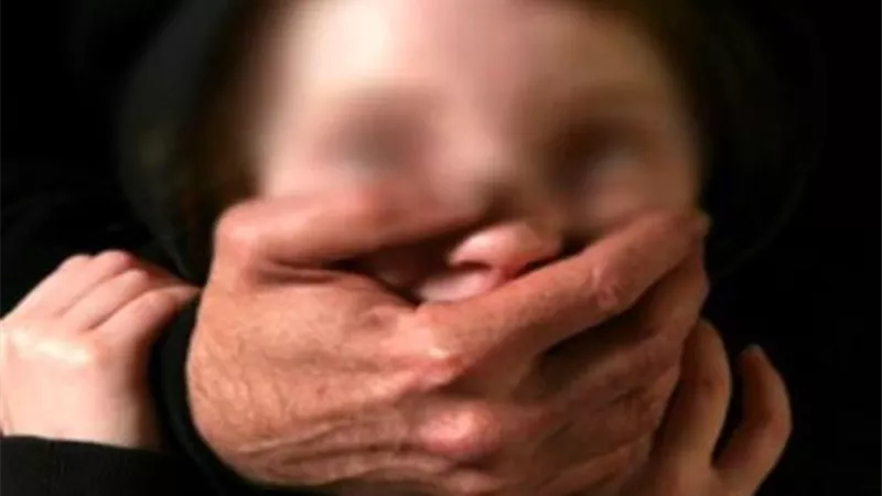 تفاصيل مثيرة .. موظف يهتك عرض فتاة البساتين 