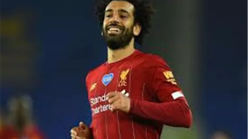 التفاصيل الكاملة .. كواليس تجميد ليفربول مفاوضات تمديد عقد محمد صلاح