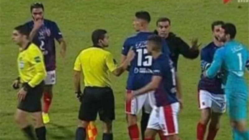 رعب في الأهلي.. ماذا ينتظر محمد الشناوي بعد واقعة حكم مباراة البنك ؟