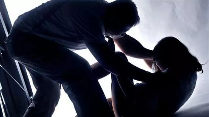 اغتصاب وحشي لعدة ساعات.. تفاصيل إقامة حفلة جنسية على جسد فتاة بمارينا