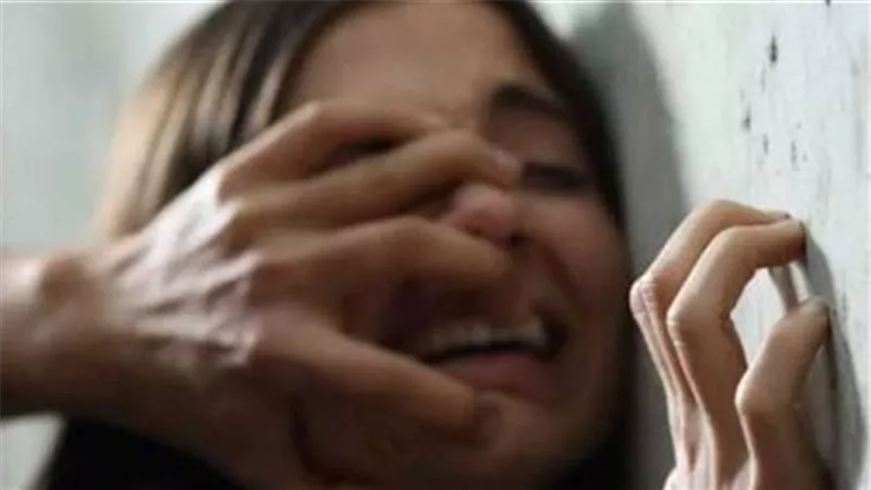 تفاصيل صادمة .. منقذة فتاة الساحل ضحية الاغتصاب الجماعي تكشف عن مفاجآت جديدة