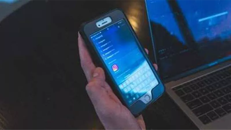 ممثل ومغني ضمن الضحايا..تفريغ هاتف الطبيب المتحرش بالرجال في الدقي 