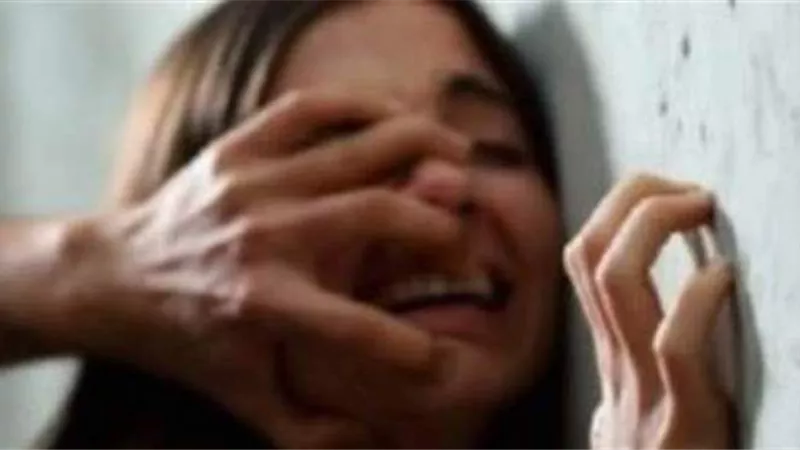 تحسس موضع عفتها.. القصة الكاملة لهتك عرض فتاة على يد سائق بالمنيا 