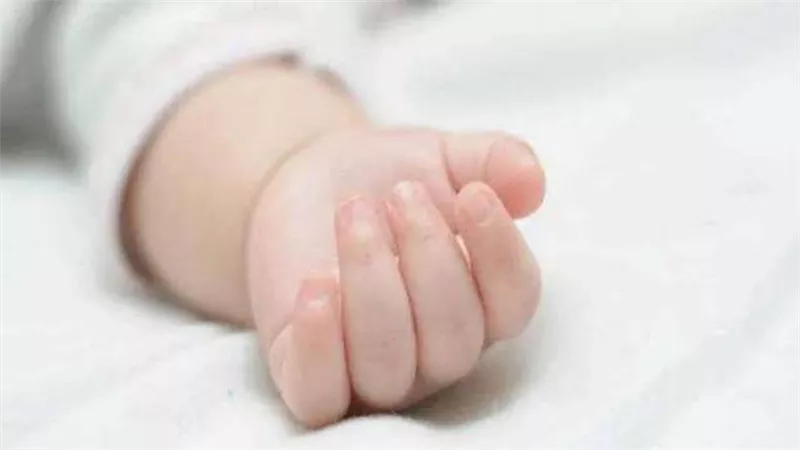 فقدت 3 أطفال في نفس السن خلال عامين ..مفاجأة في موت طفلي أسرة الهرم 