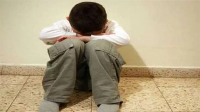 قهوجي هتك عرضه ووالده عاقبه بالحرق .. مأساة طفل أكتوبر