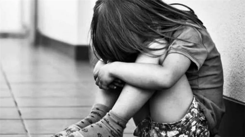 بتطلع سر البيت للجيران.. تفاصيل صادمة في مقتل الطفلة رقية على يد زوجة أبيها 