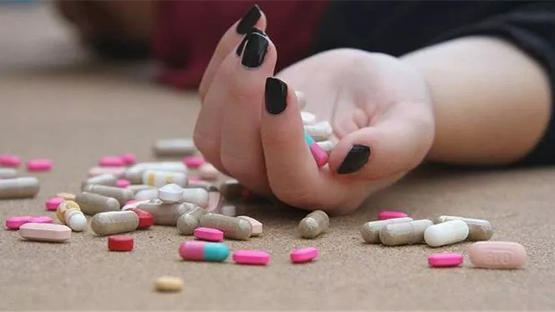 مشاهد مؤلمة والسبب صادم .. ربة منزل تبث مقطع فيديو أثناء الانتحار بالقاهرة | فيديو 
