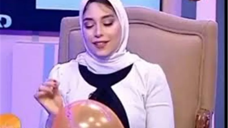 لو الراجل اللي معاكي بلونة فرقعيه.. فيديو جديد لمذيعة يثير الجدل | شاهد