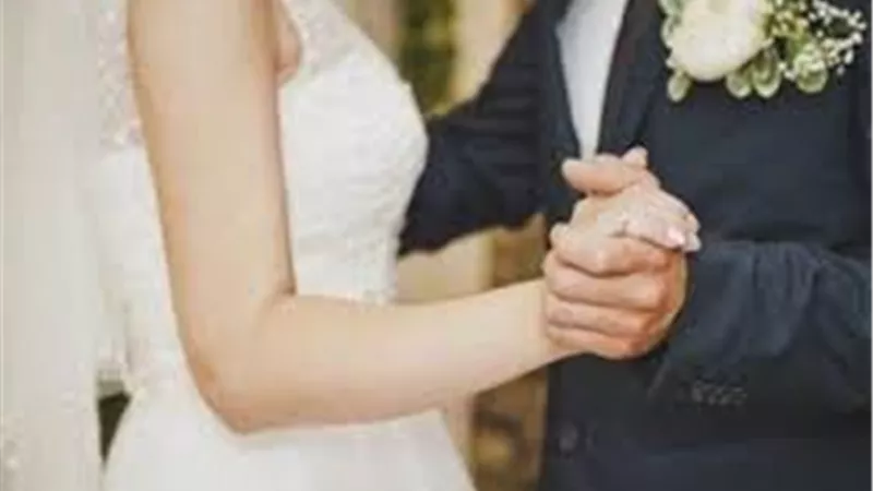 أحرجت العريس .. عروس تطلب طلبا غير لائق في حفل زفافها