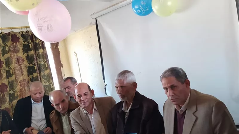 بحضور وكيل الإدارة ونقيب المعلمين..إقامة حفل لتكريم مدير مدرسة الشرفا بالصف لبلوغه سن المعاش