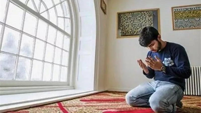 حكم الصلاة على النبي أثناء الصلاة أو قراءة القرآن