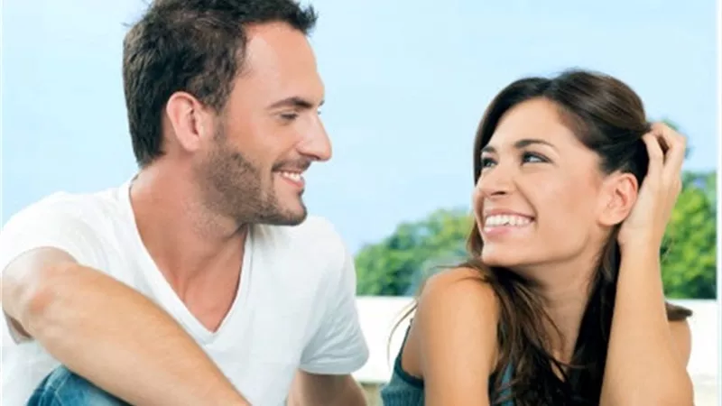 حدود استمتاع الرجل بزوجته.. الإفتاء توضح الأمور المُحرمة بين الرجل وزوجته في العلاقة الزوجية