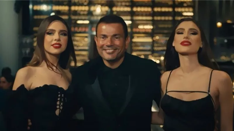 ترشحا لمسابقة ملكة جمال.. كل ما تريد معرفته عن «توأم» إعلان عمرو دياب | شاهد