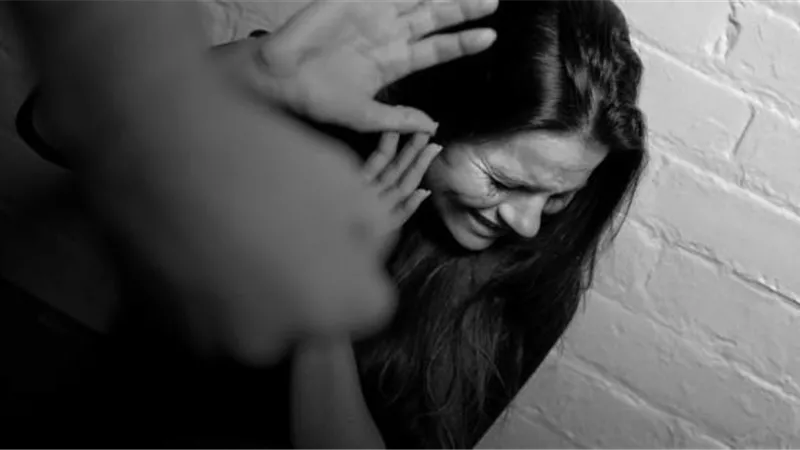 زواج عرفي واختطاف واغتصاب وانتحار .. مراهقات يدفعن فاتورة الحب