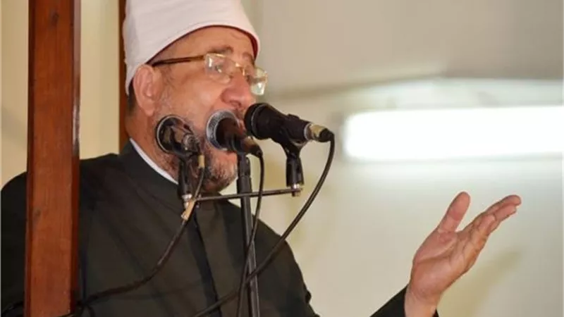 لن تتخيل .. سر بكاء وزير الأوقاف خلال خطبة الجمعة | فيديو 