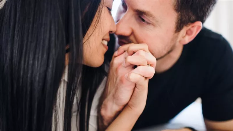 تصيب الرجال بأمراض جنسية ..طبيبة تحذر من أحد وسائل منع الحمل 