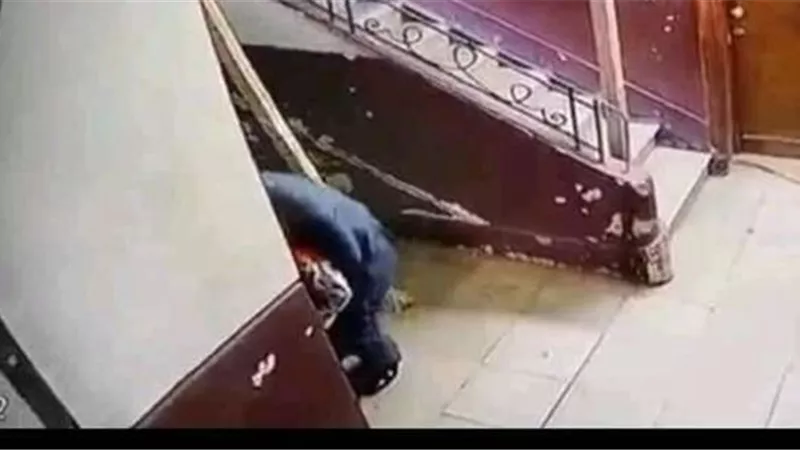 تفاصيل 5 دقائق هزّت مصر..4 فيديوهات جديدة توثق جريمة متحرش المعادي | شاهد