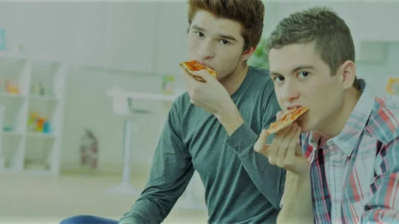 يجب أن يبتعد عنها المراهقون.. أطعمة خطر على الصحة في مرحلة البلوغ