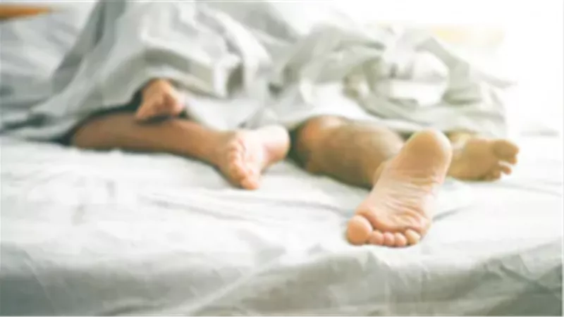مش من جوزها وكتبتها باسمه..تفاصيل صادمة في قتل ام لطفلتها بالجيزة