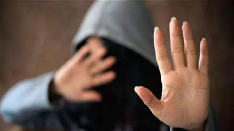 محدش يقول مريض نفسي.. فتاة تصور جريمة تحرش بها في الإسكندرية | فيديو 
