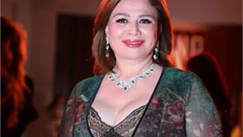 كنت عيلة ومش عارفة بعمل إيه.. إلهام شاهين تكشف عن فيلم تتمنى شطبه من تاريخها 