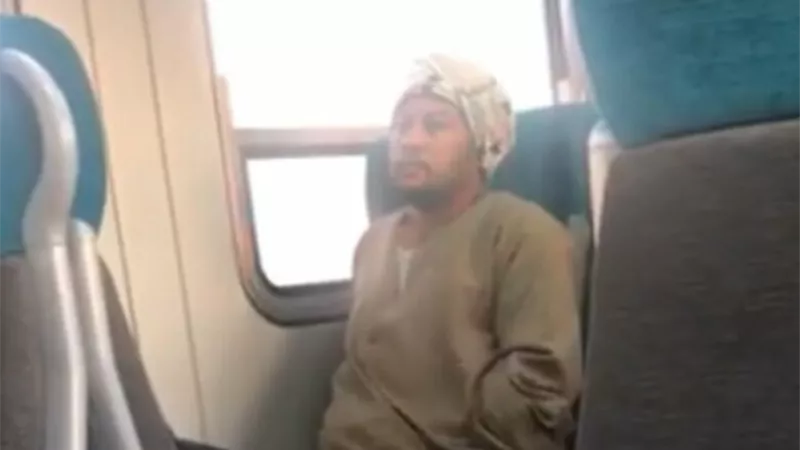 لن تصدق ما فعله..الأمن يكشف حقيقة فيديو الفعل الفاضح في قطار الصعيد أمام الفتيات | شاهد