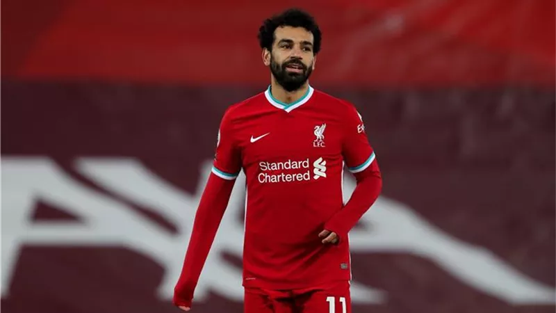 بصورة مع فتاة.. محمد صلاح يحرج اتحاد الكرة | شاهد