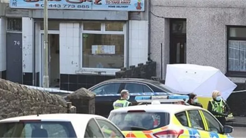 حادثة بشعة..هجوم بسكين ينهي حياة مراهقة في مطعم وجبات سريعة