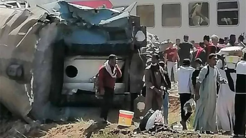 لحظات الرعب بقطار الموت.. حكايات صادمة عن ضحايا حادث قطاري سوهاج | شاهد