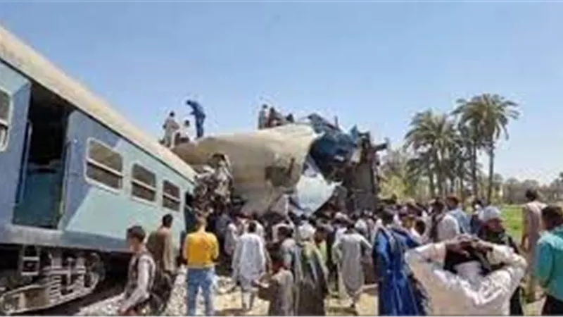 لقطات تحبس الأنفاس.. فيديو جديد يرصد اللحظات الأولى لحادث تصادم قطار سوهاج | شاهد