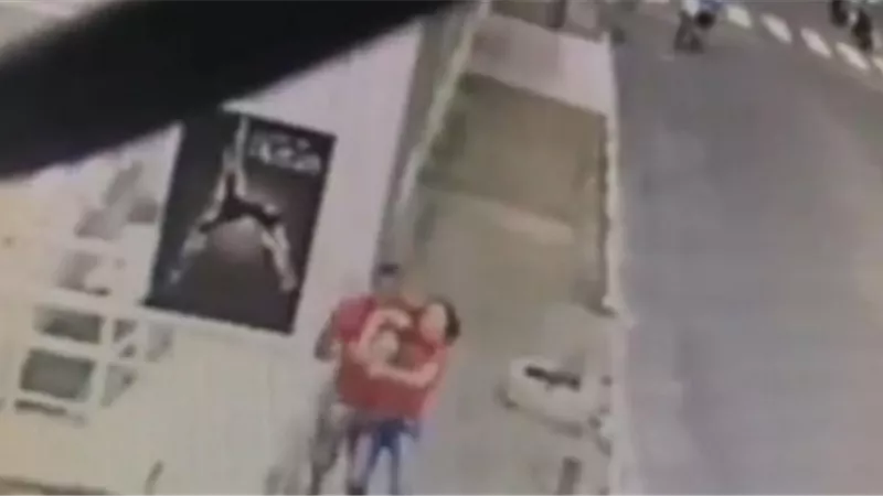 سبب غريب جدا .. رجل ينهي حياة زوجته بطريقة صادمة | صور