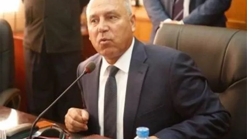 ما تعودتش أهرب.. تعليق ناري من كامل الوزير على مطالب محاسبته بعد حادث سوهاج | فيديو