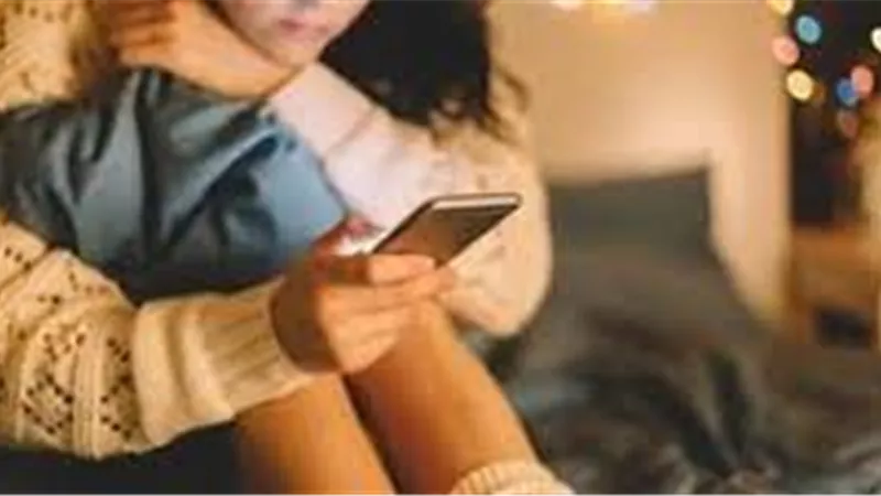 احذر من هواتف ابنائك.. جروب سري على إنستجرام لجذب المراهقات لفعل هذا الأمر
