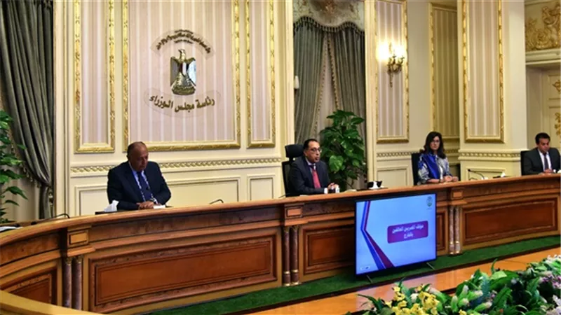 الحكومة تحسم الجدل..هل هناك زيادة مرتقبة في الضرائب على العاملين بالدولة؟
