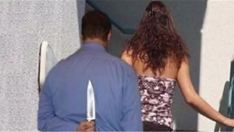 لن تتوقعه.. تصرف غريب من المتهم بقتل زوجته في عين شمس أثناء تمثيل الجريمة 